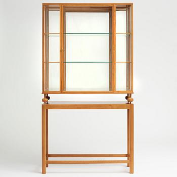 Josef Frank, a mahogany showcase cabinet, Svenskt Tenn, model nr 2077.