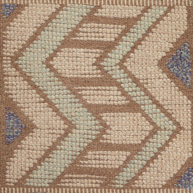 Matto, knotted pile in relief, ca 247,5 x 164-168 cm, signed Brita Grahn, Sweden first half of the 20th century.