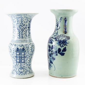 Two Chinese blue and white vases, early 20th centruy.