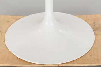 AN EERO SAARINEN "TULIP" TABLE, Knoll international.