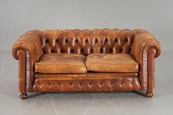 SOFFA, chesterfield, 1900-talets andra hälft.