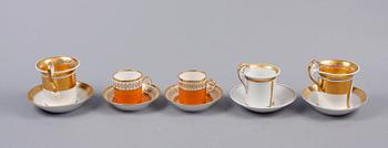 PARTI KOPPAR MED FAT, 5 st, porslin, empire resp empirestil. Troligen Frankrike.