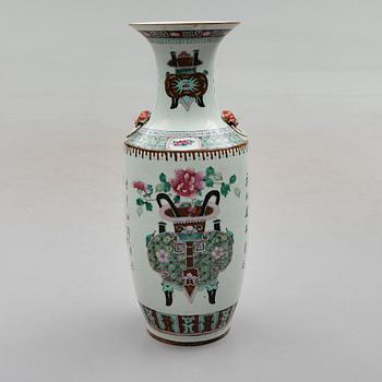 GOLVURNA, porslin, Kina, 1900-tal.