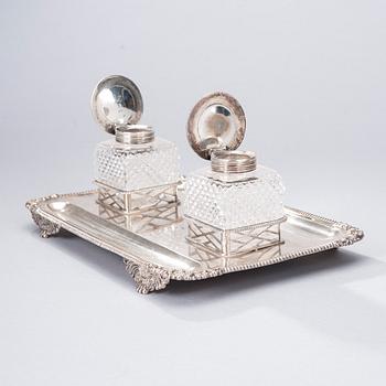 BLÄCKSTÄLL, sterling silver och glas, Walter & John II Barnard, London 1888-89.