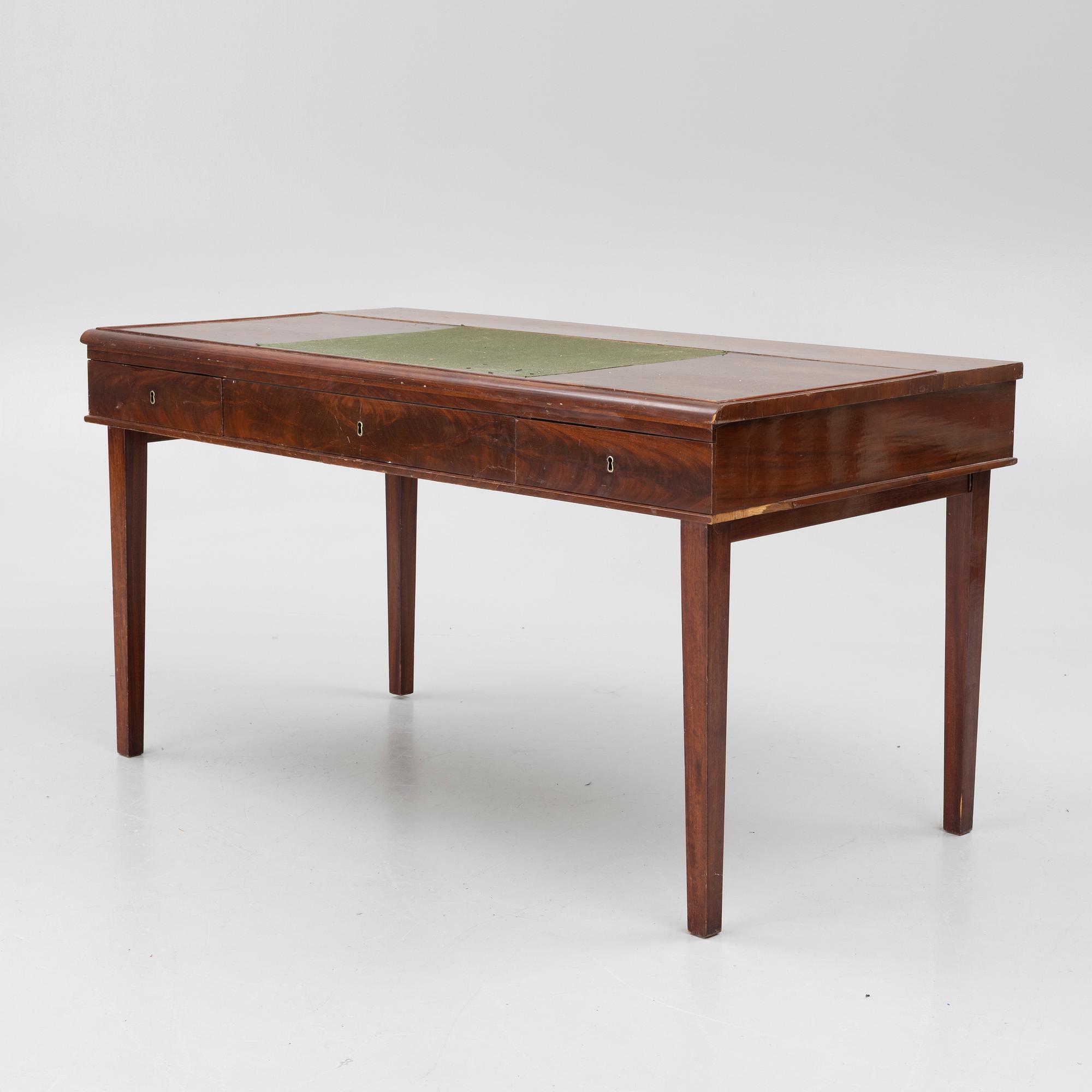 Skrivbord, troligen Danmark. 1900-talets första hälft.