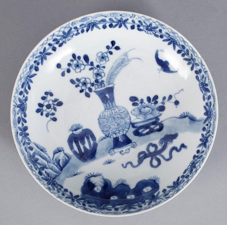 TALLRIKAR 2 st SAMT SKÅLFAT, porslin, Qianlong, Kina 1700-tal.