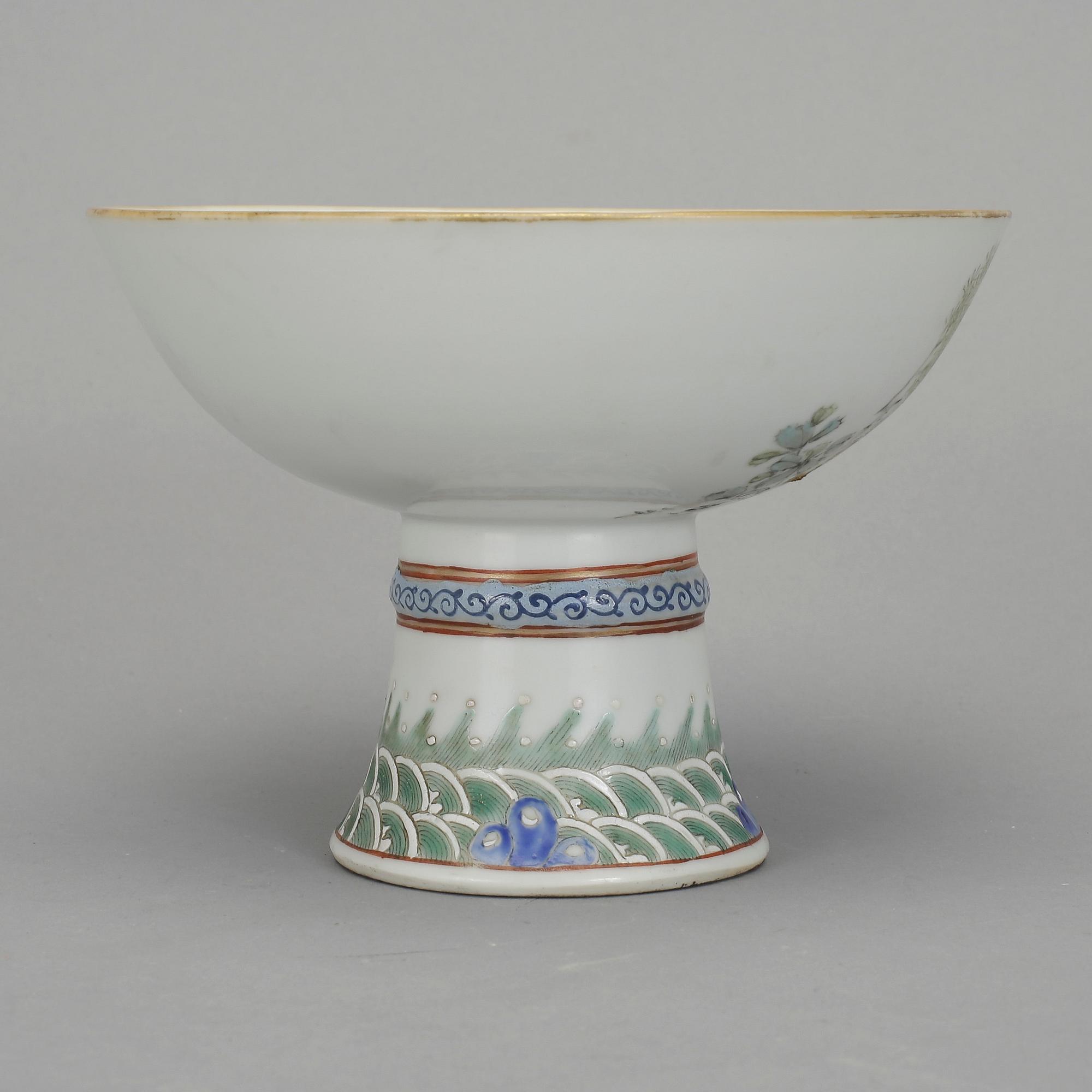 SKÅL PÅ FOT, porslin, Kina, 18/1900-tal.