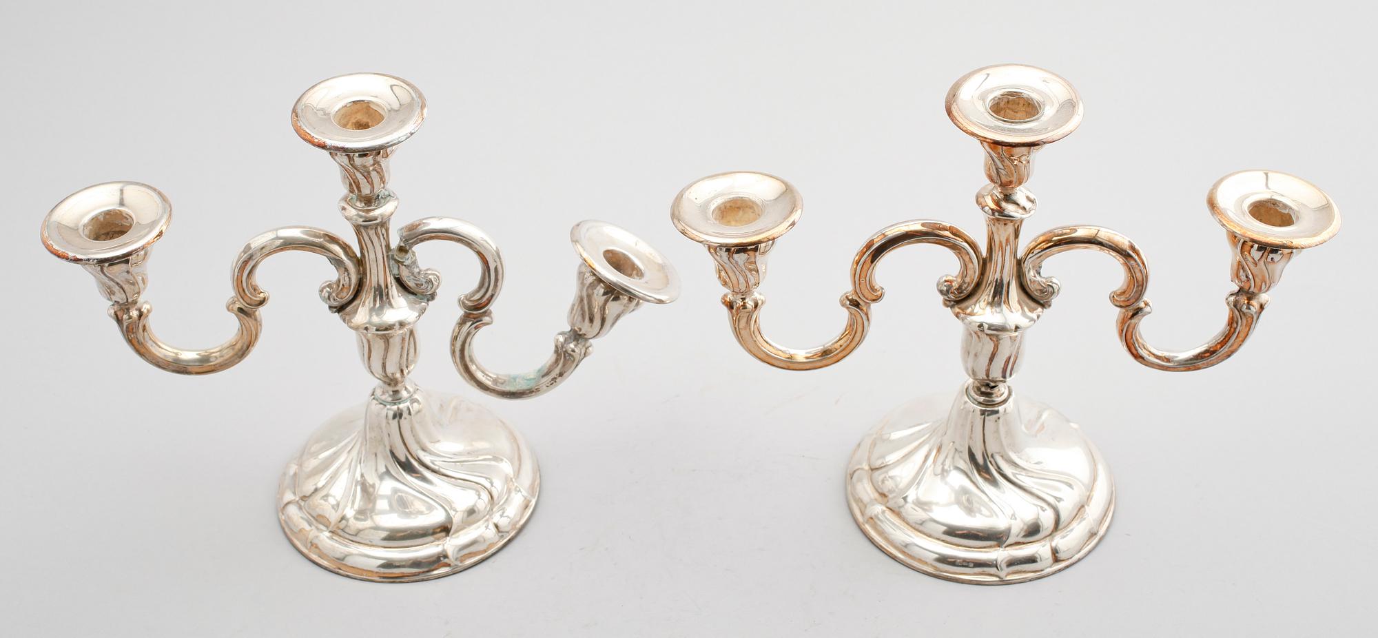 KANDELABRAR, 1 par, silver, rokokostil, 1900-tal.