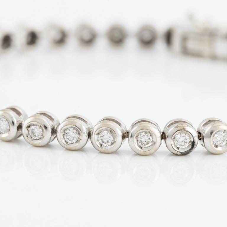 Bracelet, with brilliant-cut diamonds.