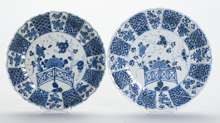 SKÅLFAT, 2 stycken, porslin, Kina, Kangxi (1662-1722).