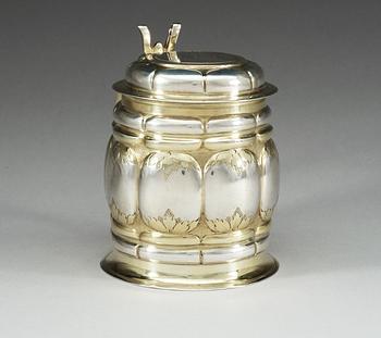 A German 17th century parcel-gilt tankard, makers mark of Paul Solanier, Augsburg 1689.