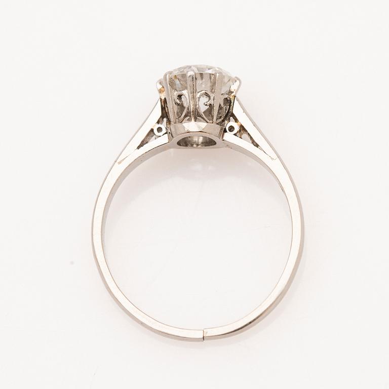 Ring, platina med briljantslipad diamant.