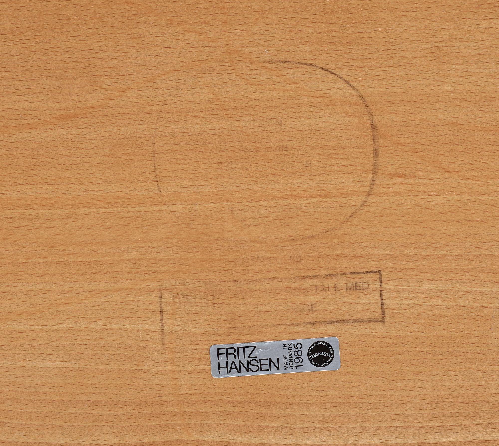 SOFFBORD, "Superellips" Design Bruno Mathsson och Piet Hein för Fritz Hansen, 1985.