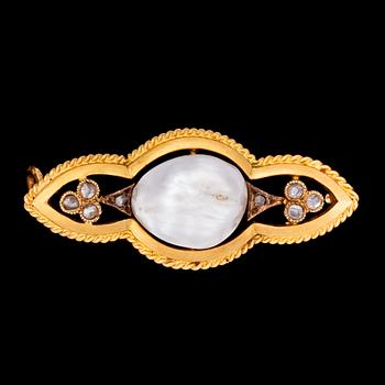 1199. BROSCH, orientalisk pärla med rosenslipade diamanter, sent 1800-tal.