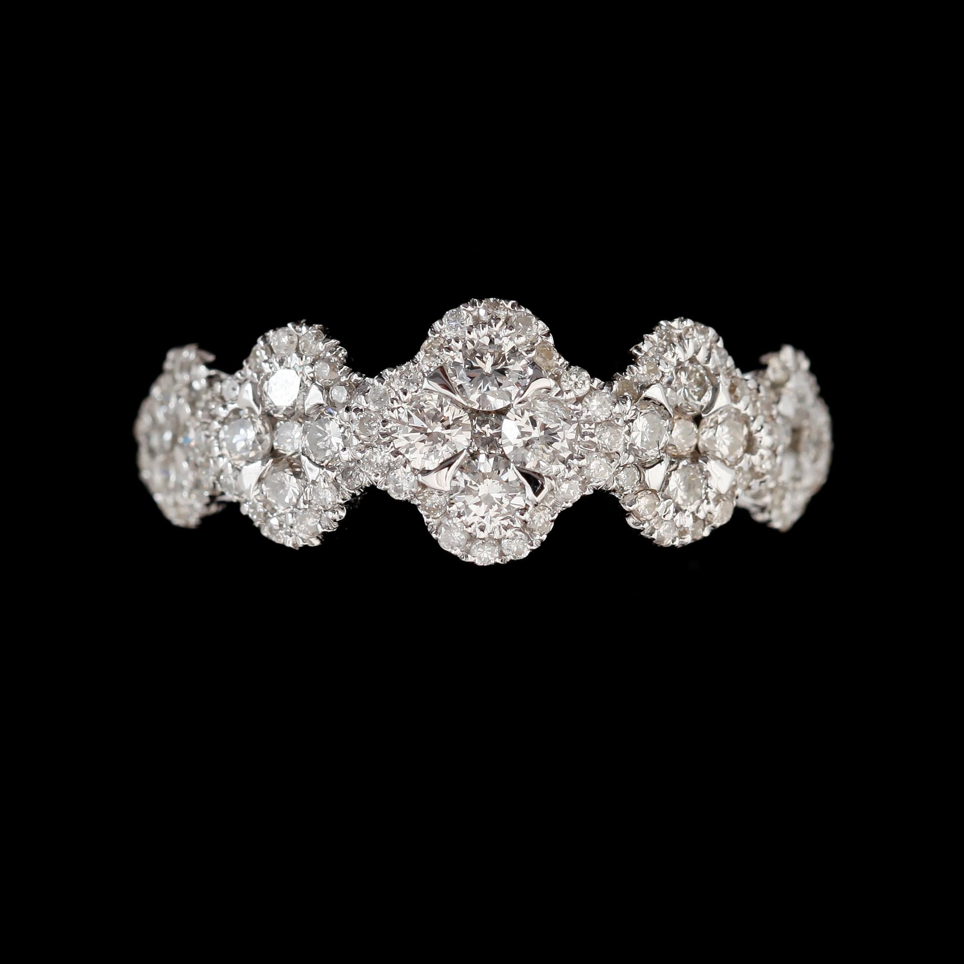 RING, 18K vitguld, briljant/åttkantslipade diamanter tot ca 0.70 ct.