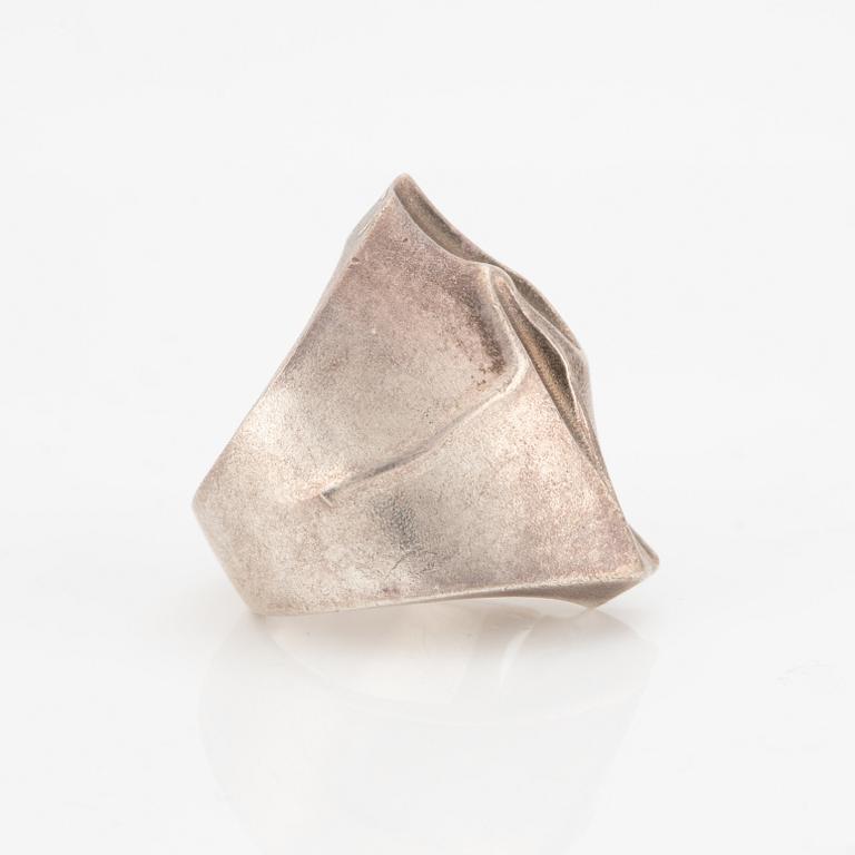 Lapponia, örhängen, ett par samt två ringar och brosch, silver.