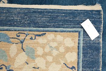 CARPET, ANTIQUE BEIJING. China, late Qing dynasty, 412 x 307,5 cm.