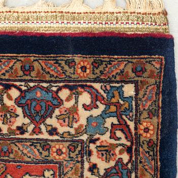 A semi-antique Tabriz carpet, 392 x 291,5 cm.