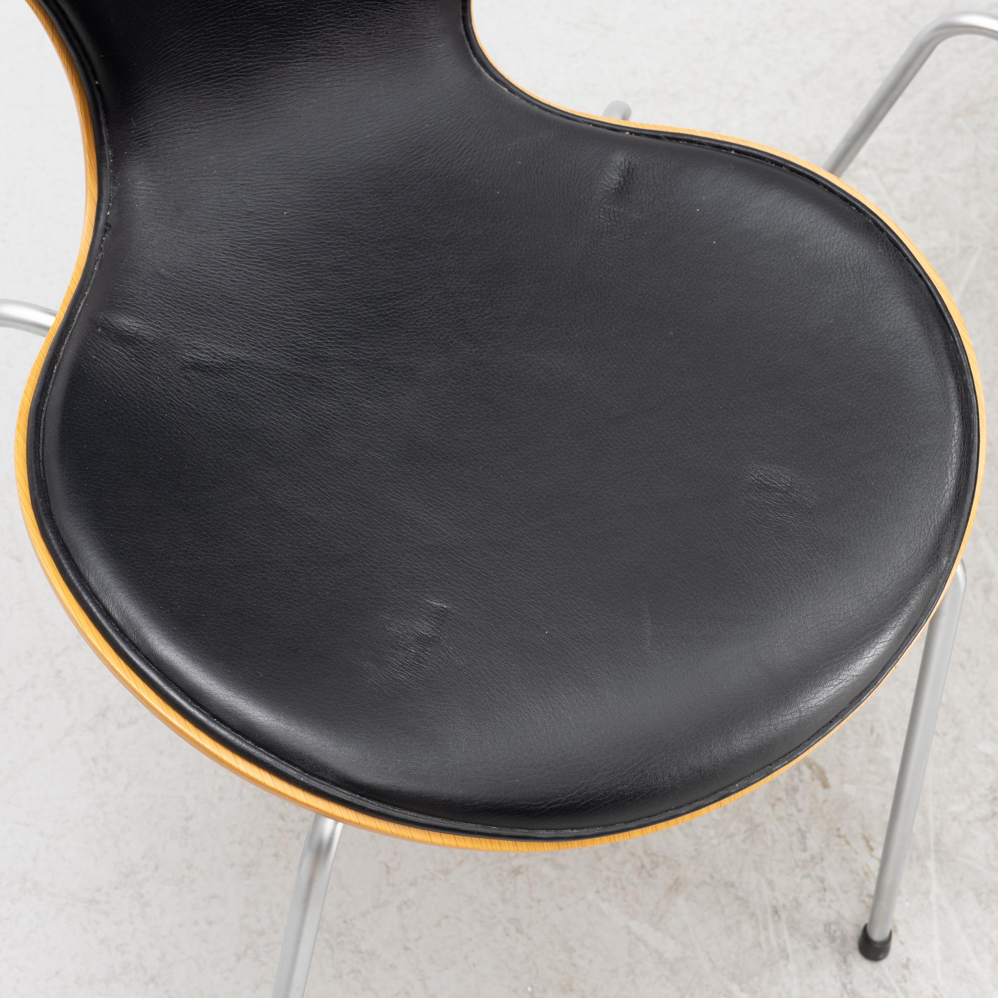 Arne Jacobsen, stolar, 4 st, "Sjuan", Fritz Hansen, Danmark, 2001.