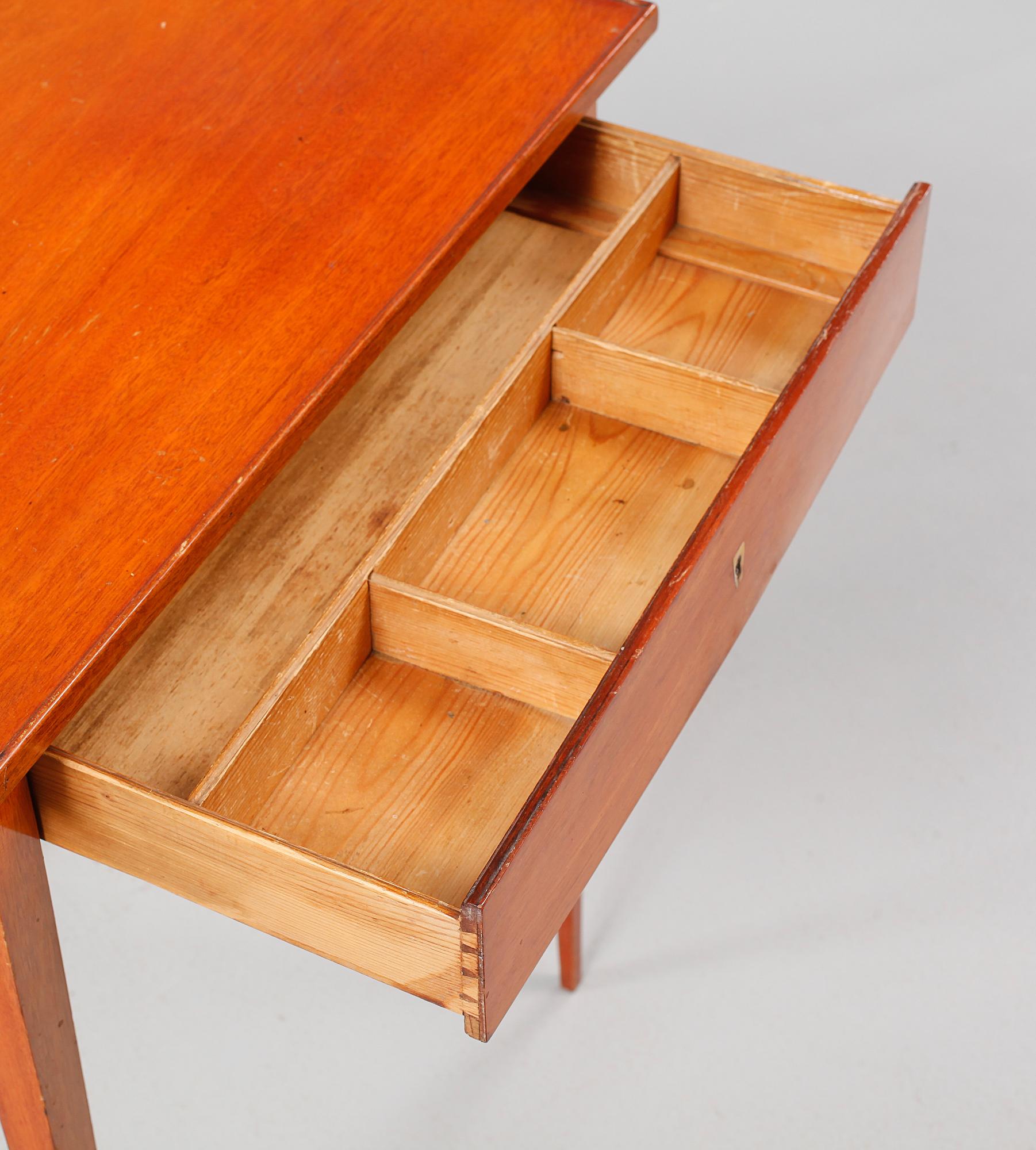 SIDOBORD, gustaviansk stil, 1900-talets början.