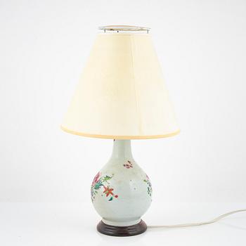 A famille rose export porcelain vase, turned into a table lamp, Qing dynasty, Qianlong (1736-95).
