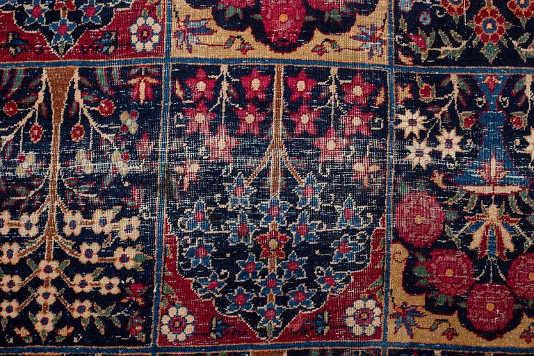 A carpet, an antique/a semi-antique Yezd, ca 557-562 x 366,5-370,5 cm.