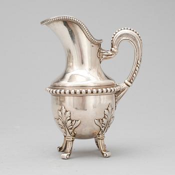 KAFFE- OCH TESERVIS, 4 delar, silver, Louis XVI-stil, Paris troligen omkring 1900. Totalvikt ca 2378 gram.