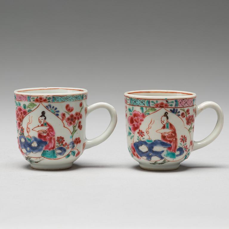 A pair of famille rose cups with dishes, Qing dynasty, Yongzheng (1723-35).
