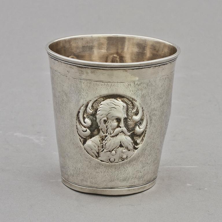 BÄGARE, silver, daterad 1740. Vikt 99 g.