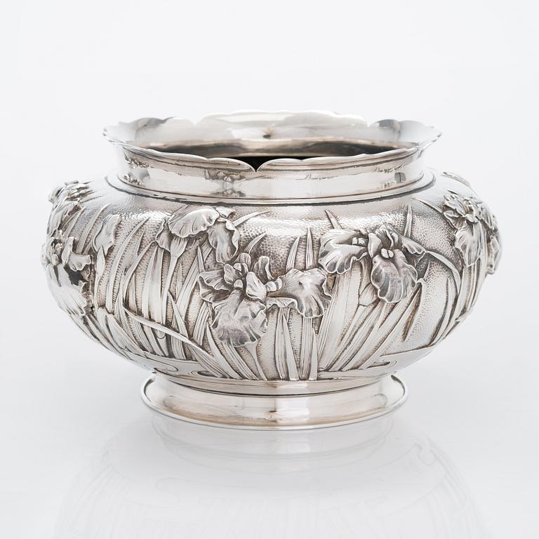 An Arthur & Bond sterling silver flower pot, Yokohama, late Meiji-era, circa 1900.