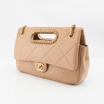 Chanel väska "A Real Catch Flap Bag Quilted Lambskin Medium".