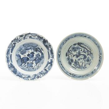 Tallrikar, 2 st, porslin, Kina, Mingdynastin, 1600-tal (1368-1644).