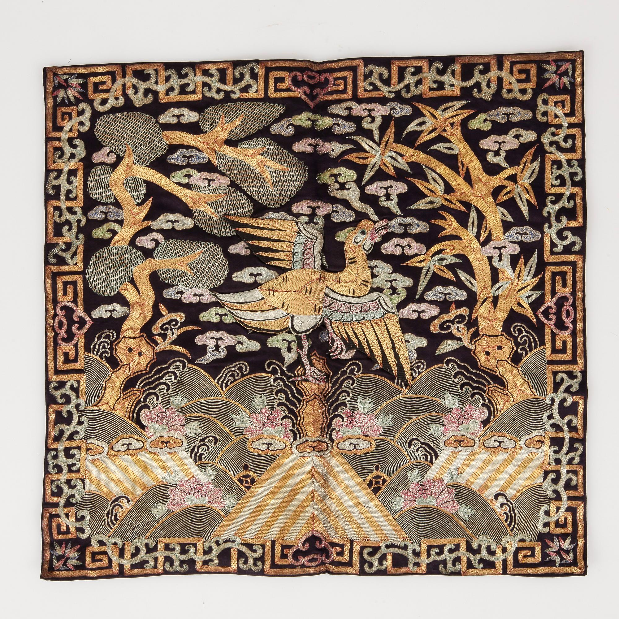 RANGMÄRKE, siden, s.k. Buzi, ca 29x30,5 cm. Qing dynastin. Kina 1800-tal.