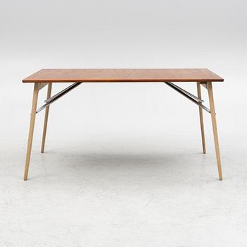 Børge Mogensen, dining table, model 162, Søborg Møbelfabrik, Denmark, 1950s.