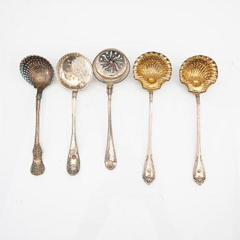 A collection of serving cutlery, 21 pieces, silver, 18th/19th/20th century, various manufacturers weight appr 1397 grams.