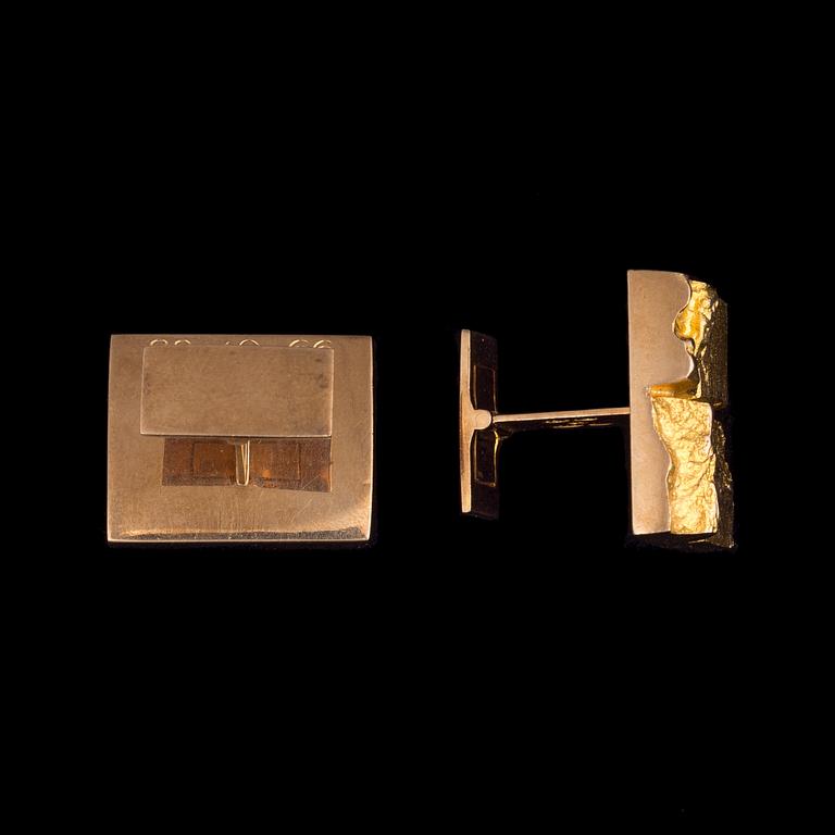 BJÖRN WECKSTRÖM, A PAIR OF CUFFLINKS, Quadrate Forms, 14K gold Lapponia 1966.