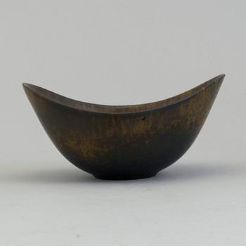 A figurine and bowl by Gunnar Nylund, Rörstrand.