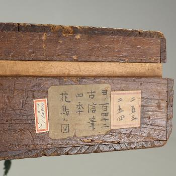 RULLMÅLNINGAR, 2 st, siden på papper, bär signatur, Japan 1900-tal.