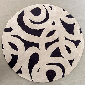 A RUG BY ALMEDAHLS MODELL "LACE", DIAMETER 240 CM.
