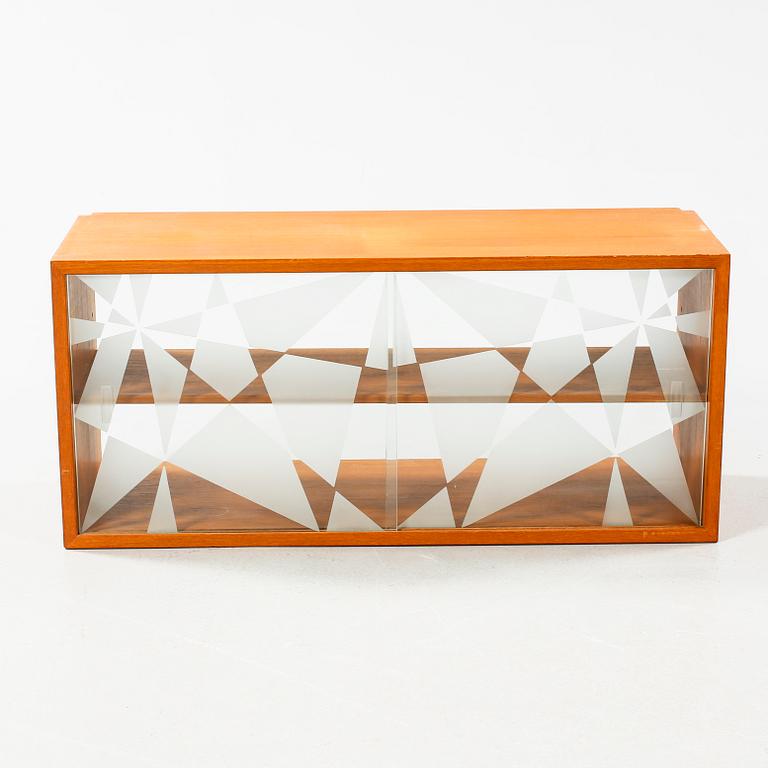 A 1950s shelving system,"Veggen de Luxe" by Torbjørn Afdal & Rolf Hesland for i.a. Ringerike Møbel- og Trevarefabrikk.