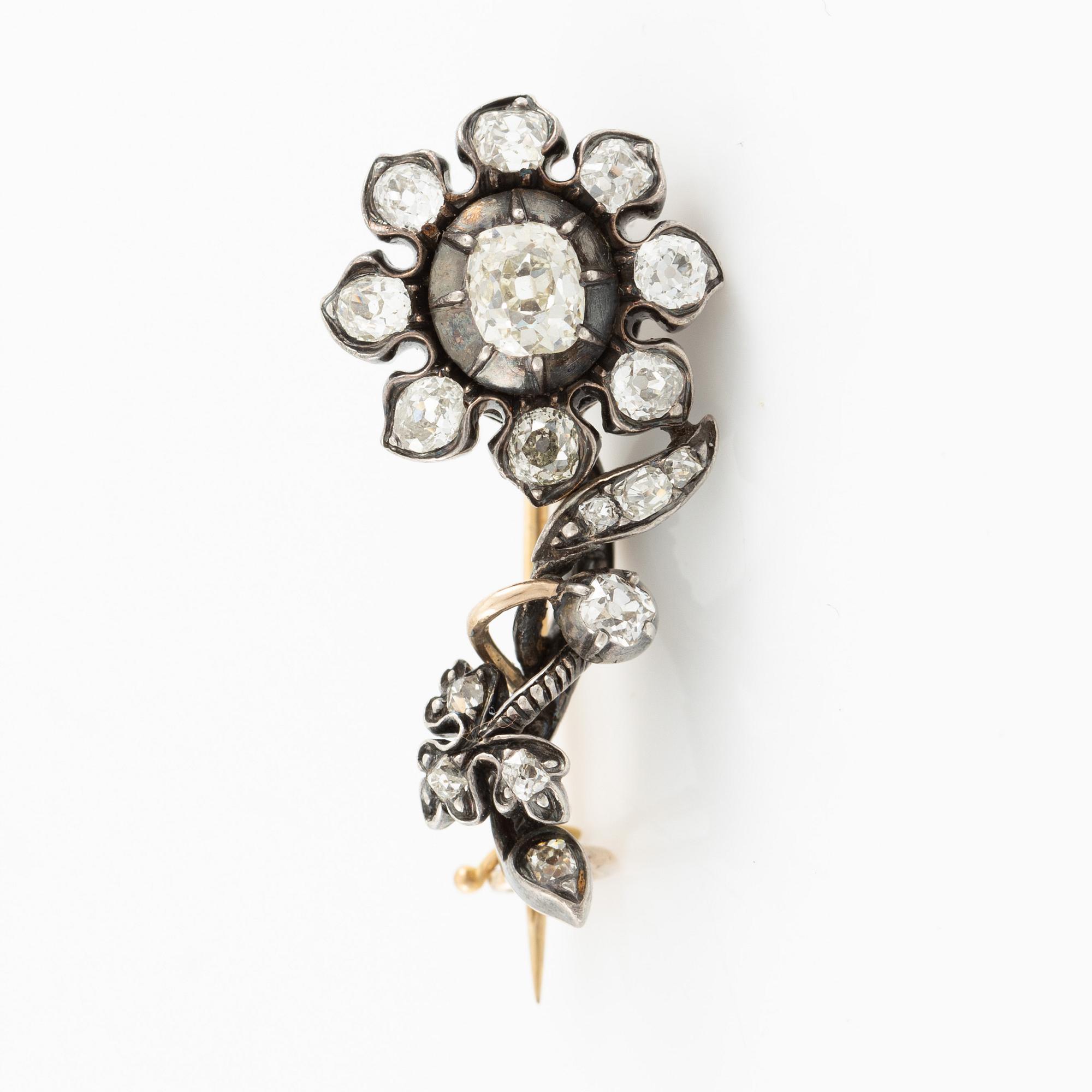 Brooch in the form of a flower, gold and silver with old-cut diamonds, 19th century.