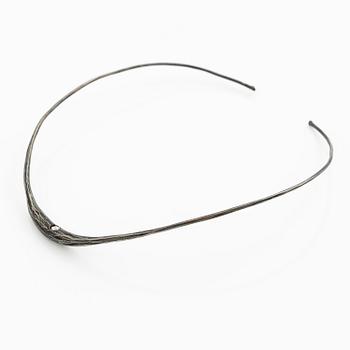 PA Lundahl-Terrs, a necklace and a bracelet, iron and round brilliant-cut diamonds.
