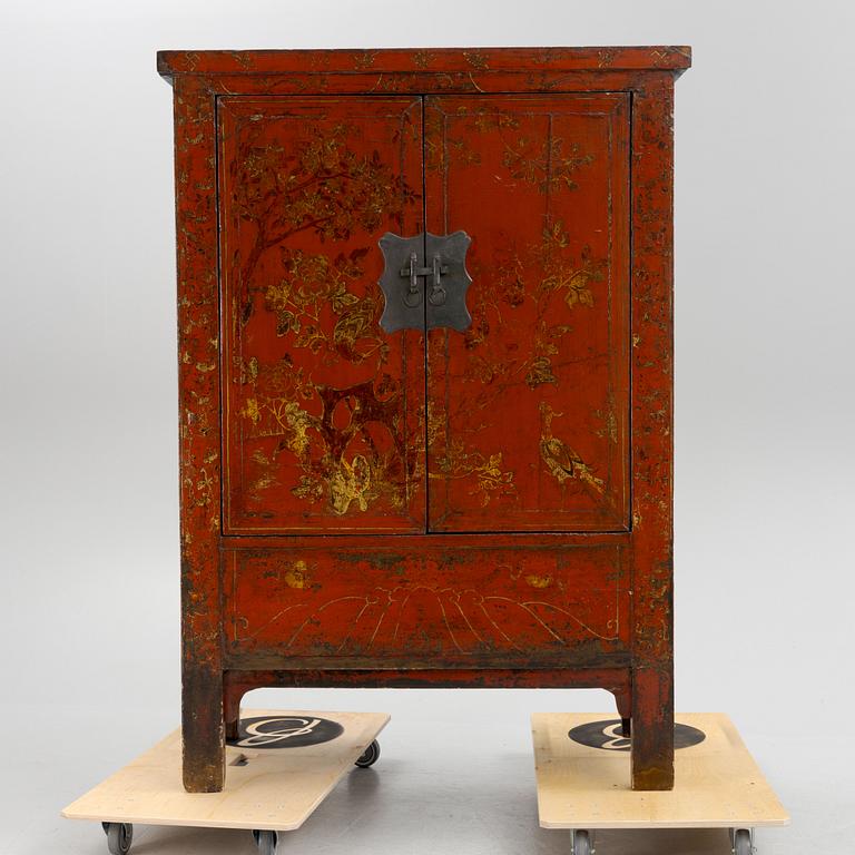 A Chinese cabinet, 19th Century.