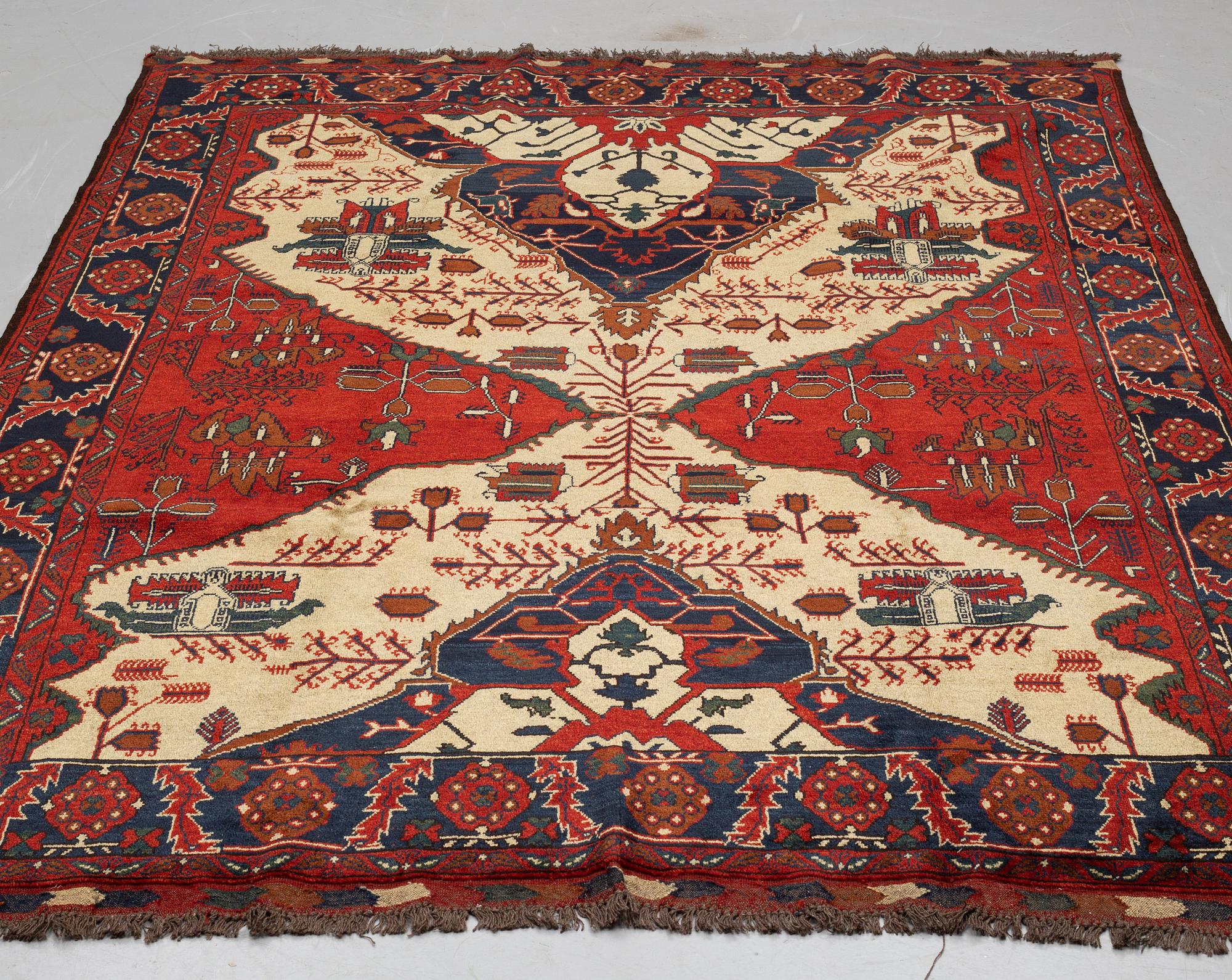 A CARPET, oriental, ca 276 x 203 cm.