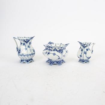 Service 45 dlr "Musselmalet" hel and halv blonde Royal Copenhagen Denmark porcelain.