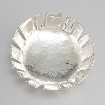 CLAËS E. GIERTTA, a sterling silver bowl, Nordisk Kokusai Ab, Stockholm 1975.