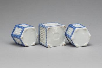 RÖKELSEKAR, 3 st, porslin, Kina, 1900-tal.