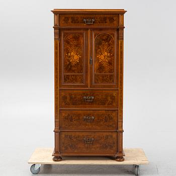 A dresser with cabinet, early 20th century.