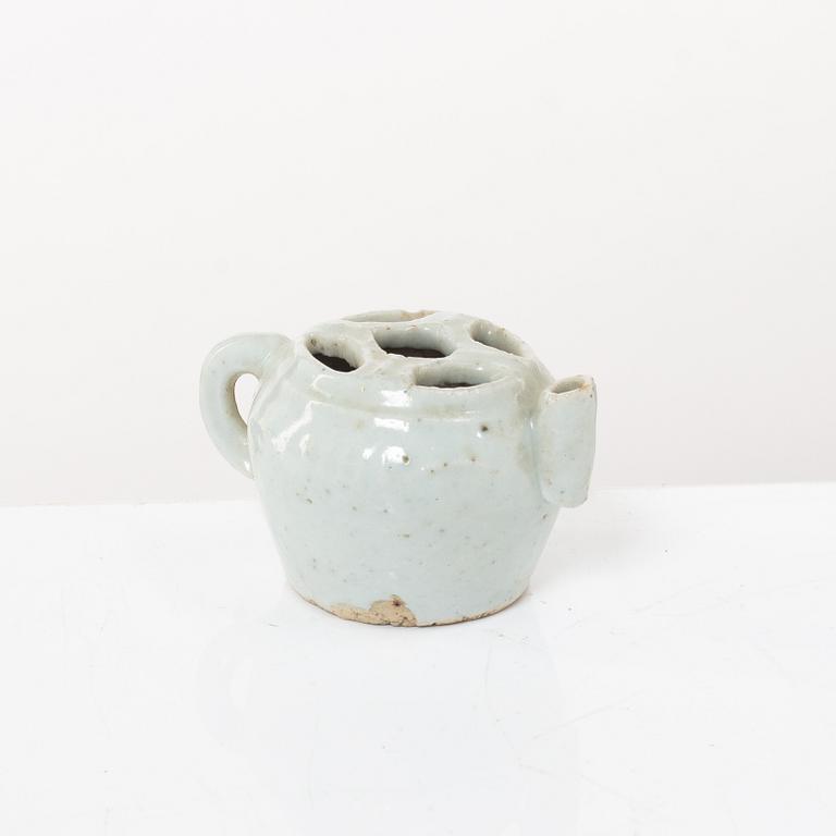 Two joss stick holders, a vase, a brush washer and a small ewer, Qing dynasty, 19th century and older.