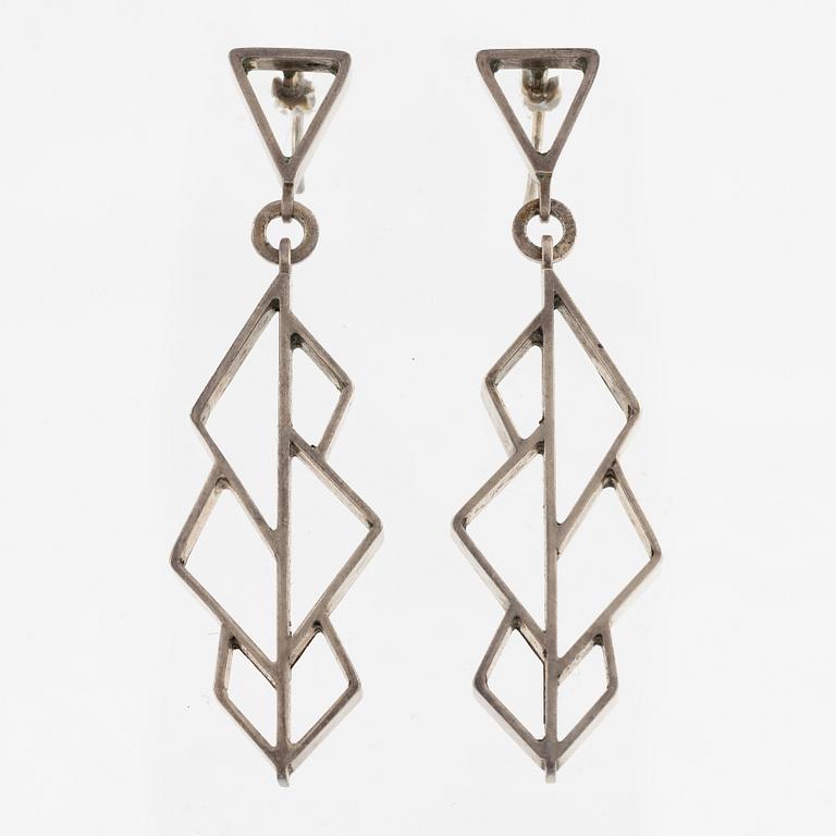 Necklace and a pair of earrings, silver.